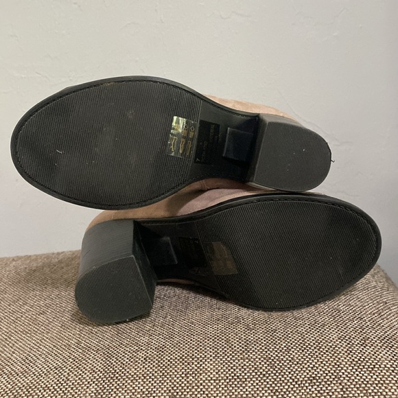 London Rag taupe colored peep toe, suede ankle boots, size 7. - Picture 10 of 13